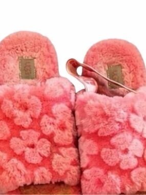 UGG Fluff Yeah Slides in Poppy Pink  Size 9 Limited Edition